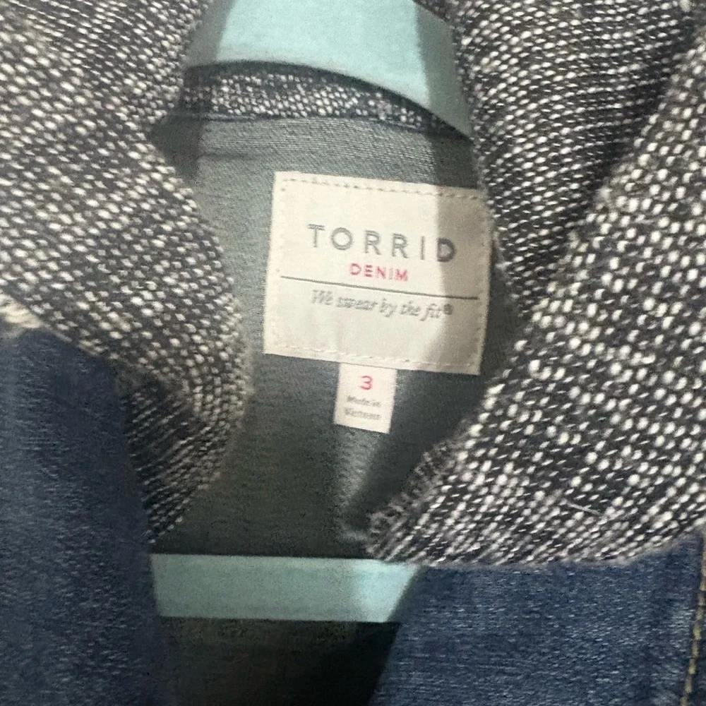Torrid Denim‎ Jacket with Gray terry Sleeves size 3X - Picture 5 of 8